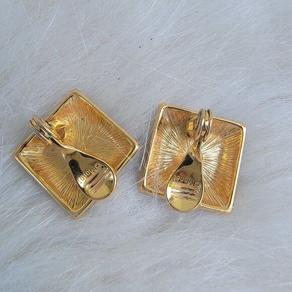 MONET Vintage Gold Tone Black Enamel Round Clip Earrings Signed - Picture 4 of 4